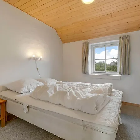 Dom wakacyjny With Wood-burning Stove By The Sea - Sj760 Harboør